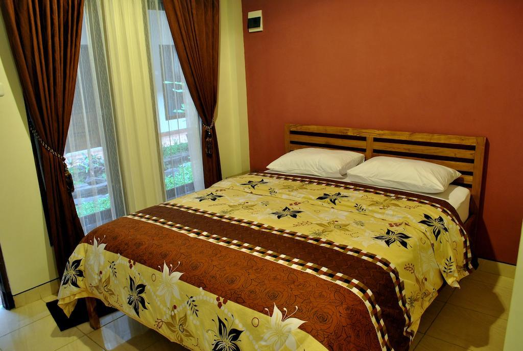 Aloha Hotel Yogyakarta Room photo