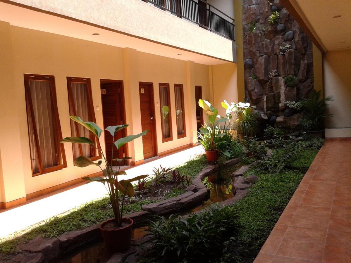 Aloha Hotel Yogyakarta Exterior photo